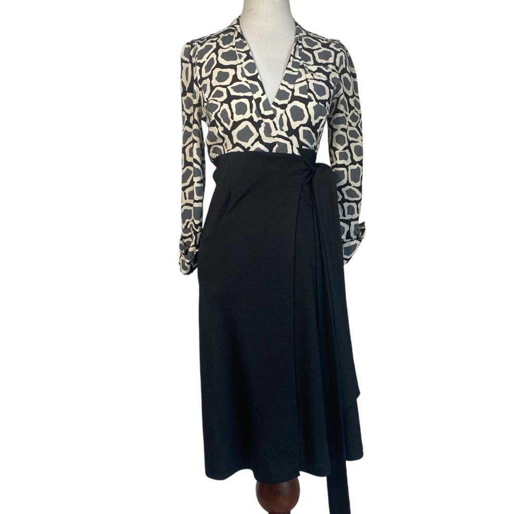 Diane Von Furstenberg, black,cream,gray, Brea wrap dress silk/wool skirt size 4 - Picture 3 of 12
